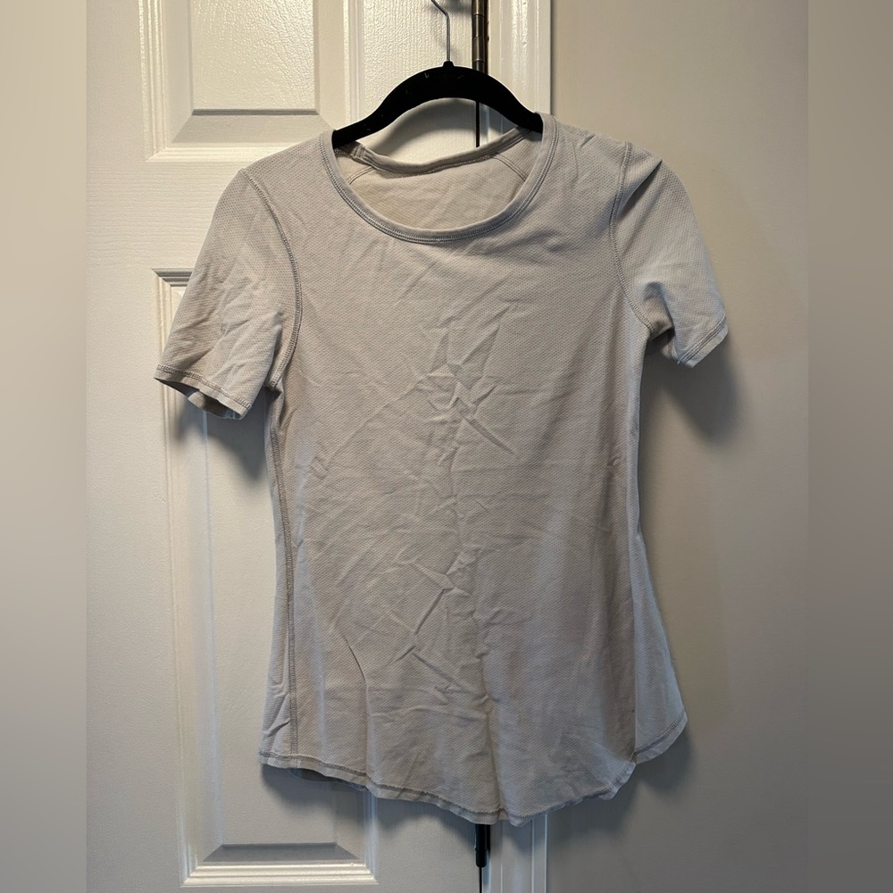 Grey lululemon t-shirt